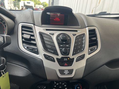 Used 2013 Ford Fiesta SE image 20