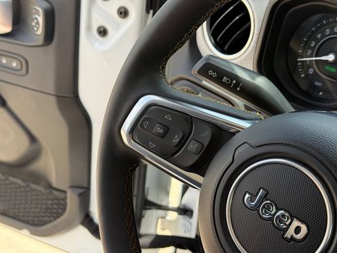 Used 2024 Jeep Wrangler Unlimited Sahara AWD/4WD image 14