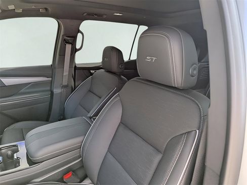 New 2026 Buick Enclave Sport Touring w/ Super Cruise Package image 9