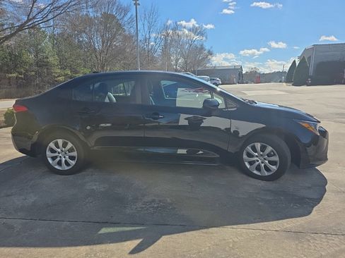 Used 2023 Toyota Corolla LE image 6