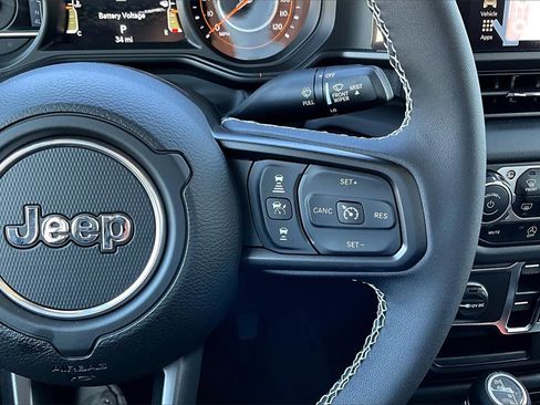 New 2025 Jeep Gladiator Sport w/ Premium Package image 24