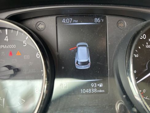 Used 2017 Nissan Rogue SV AWD/4WD image 10