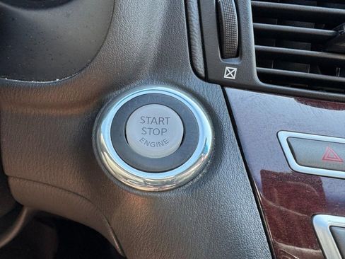 Used 2016 INFINITI Q70 3.7 image 24