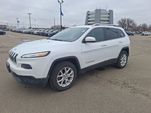 Used 2014 Jeep Cherokee Latitude w/ Comfort/Convenience Group image 2