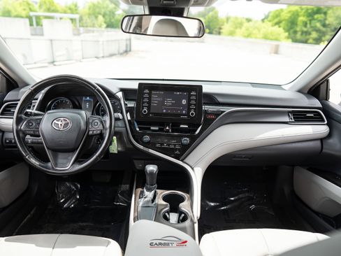 Used 2021 Toyota Camry SE FWD image 14
