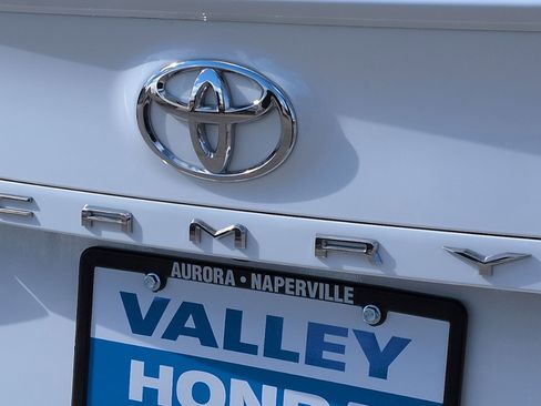 Used 2024 Toyota Camry SE image 21