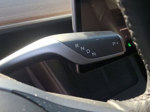 Used 2022 Tesla Model Y Long Range image 14