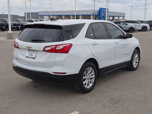 Used 2019 Chevrolet Equinox LS image 3