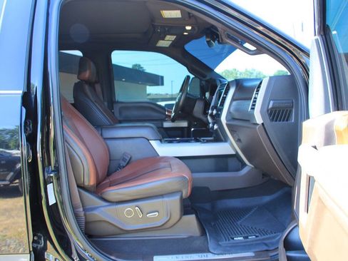 Used 2019 Ford F350 King Ranch w/ King Ranch Ultimate Package AWD/4WD image 11