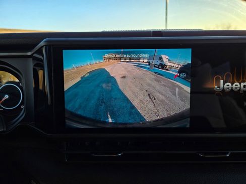 Used 2024 Jeep Wrangler Sport S image 23