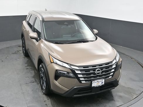 Used 2025 Nissan Rogue SV image 34