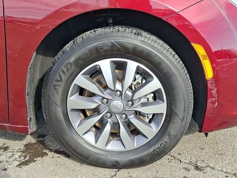 Used 2020 Chrysler Pacifica Touring-L Plus FWD image 8