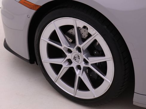 Certified 2025 Porsche 911 Carrera image 11