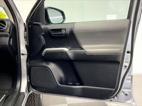 Used 2020 Toyota Tacoma SR5 image 27