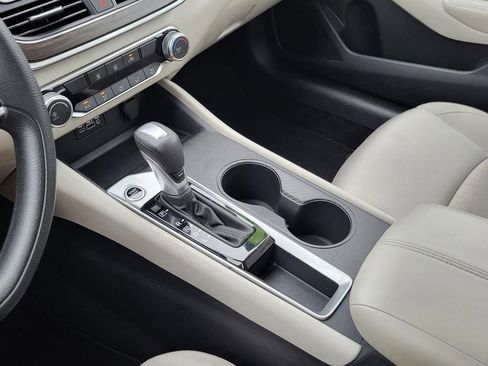 Used 2025 Nissan Altima 2.5 SV image 28