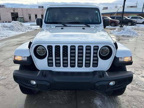 Used 2021 Jeep Wrangler Unlimited Sahara image 4