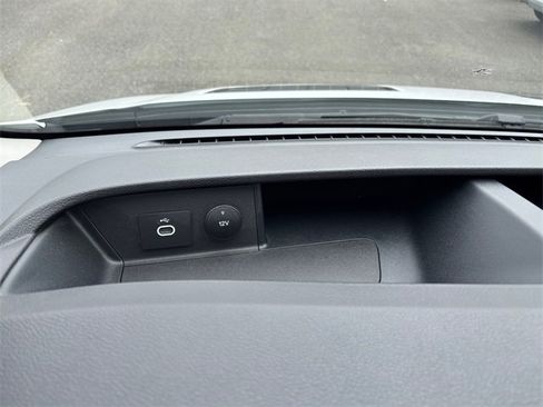 Used 2022 Ford E-Transit Medium Roof image 20