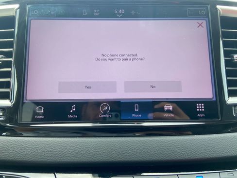 Used 2024 Chrysler Pacifica Touring-L FWD image 33