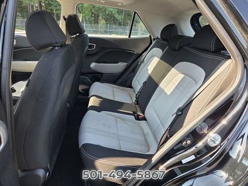 Used 2025 Hyundai Venue SEL FWD image 10