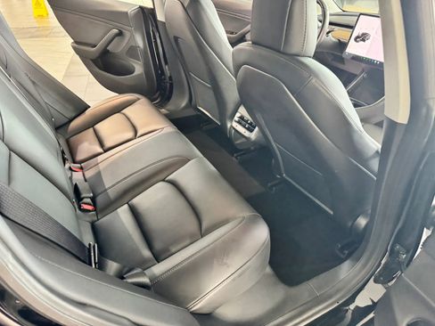 Used 2018 Tesla Model 3 Long Range RWD image 15