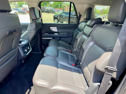 Used 2025 Ford Expedition Active AWD/4WD image 11