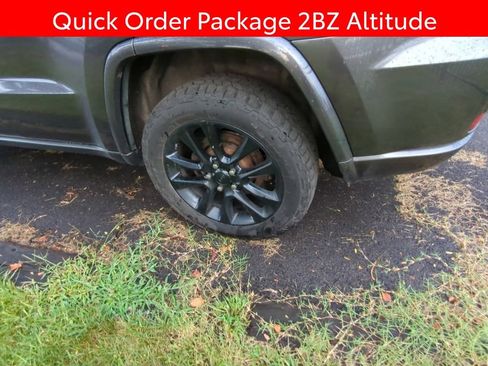Used 2020 Jeep Grand Cherokee Altitude AWD/4WD image 5
