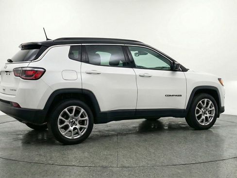 Used 2025 Jeep Compass Limited AWD/4WD image 9