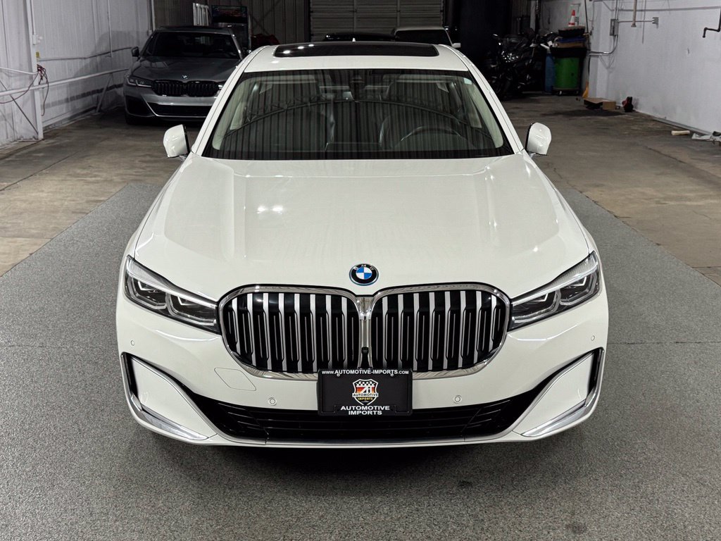 Used 2022 BMW 745e xDrive AWD/4WD image 2