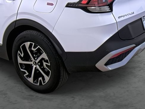 Used 2024 Kia Sportage EX FWD image 9