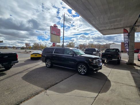 Used 2017 Chevrolet Suburban Premier image 2