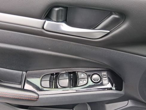 Used 2025 Nissan Altima 2.5 SR FWD image 13