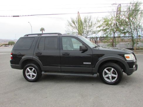 Used 2006 Ford Explorer XLT image 2