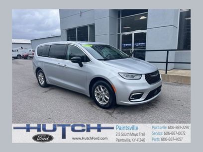 Used 2024 Chrysler Pacifica Touring-L