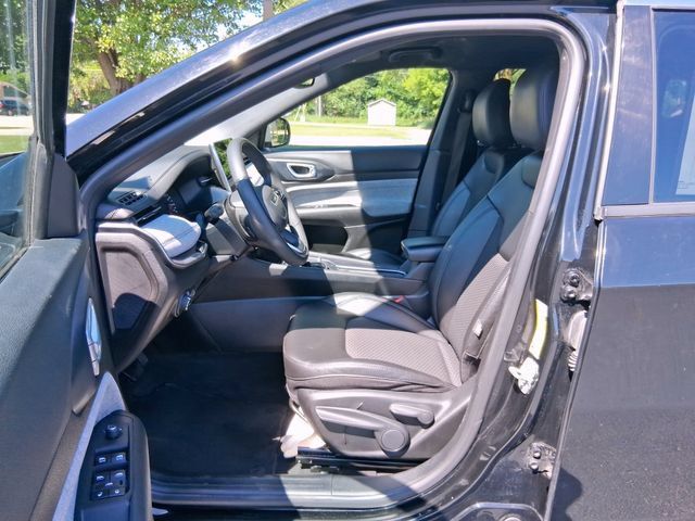 Used 2024 Jeep Compass Latitude AWD/4WD image 11