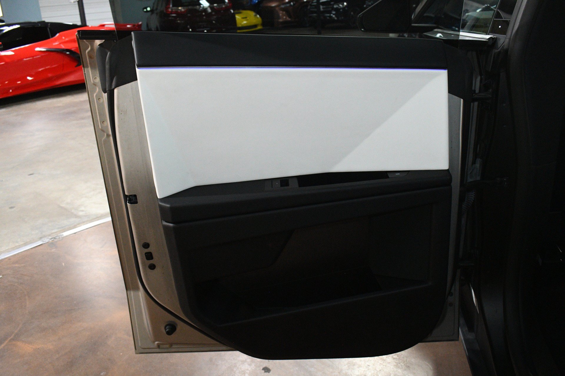 Used 2024 Tesla Cybertruck AWD Crew Cab image 45