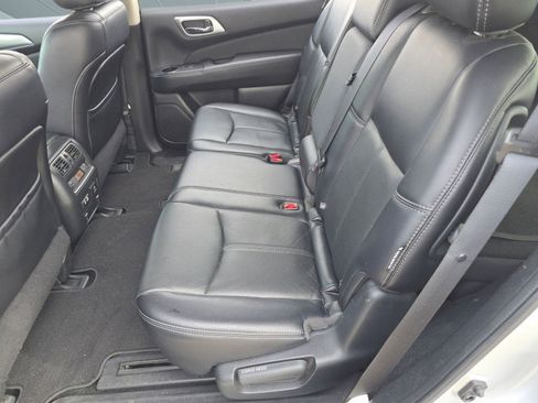 Used 2019 Nissan Pathfinder SL image 12