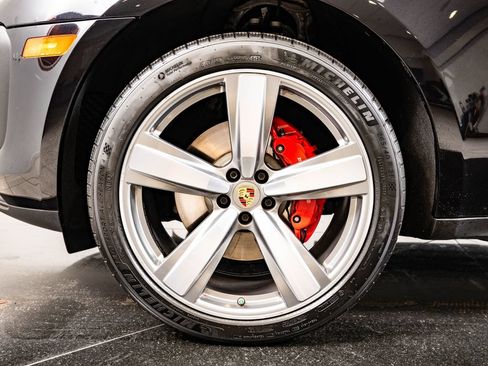 Certified 2023 Porsche Macan S AWD/4WD image 12