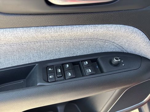 Used 2025 Jeep Compass Latitude image 29