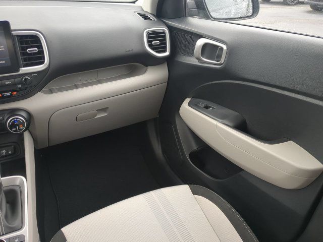 Used 2026 Hyundai Venue SEL FWD image 16