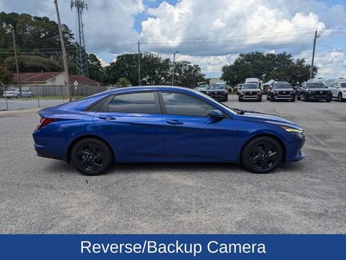 Used 2023 Hyundai Elantra SEL w/ Preferred Accessory Package FWD image 3