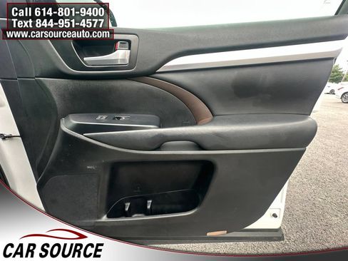 Used 2019 Toyota Highlander XLE AWD/4WD image 31