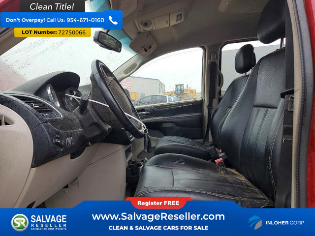 Used 2013 Chrysler Town & Country Touring FWD image 9