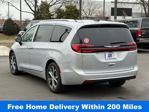 New 2026 Chrysler Pacifica Pinnacle image 8