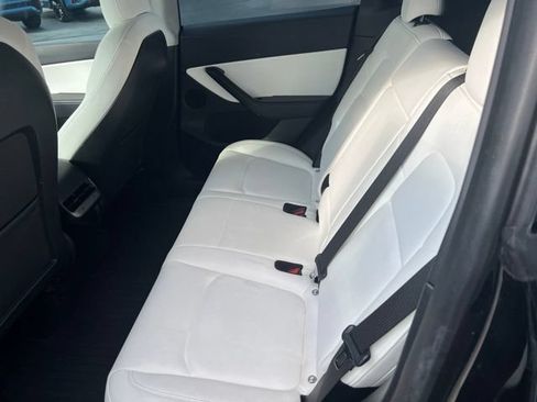 Used 2021 Tesla Model Y Long Range AWD/4WD image 9