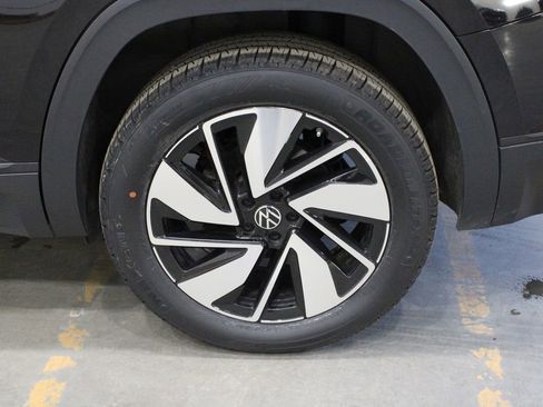Used 2024 Volkswagen Atlas SE image 44