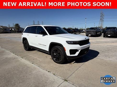 Used 2025 Jeep Grand Cherokee Altitude image 5