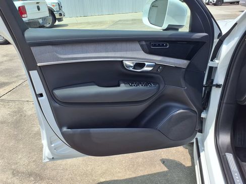New 2026 Volvo XC90 T8 Ultra w/ Protection Package Premier AWD/4WD image 13