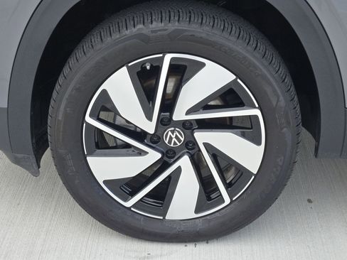 Used 2025 Volkswagen Atlas SE image 12