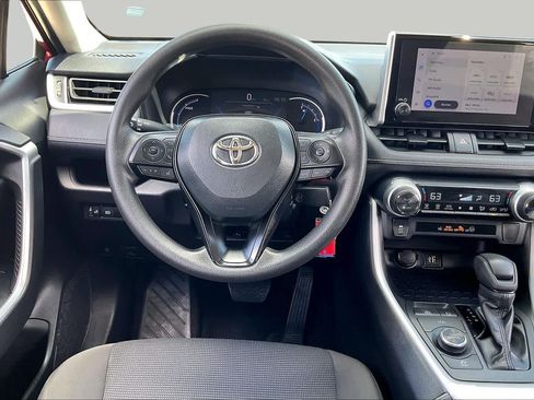 Used 2025 Toyota RAV4 LE AWD/4WD image 5