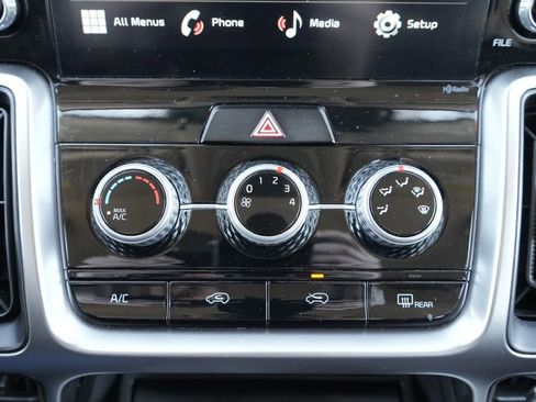 Used 2022 Kia Sorento LX image 34